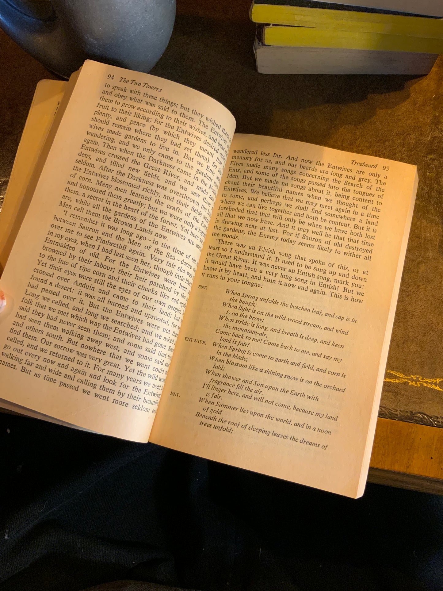 The Two Towers by J.R.R. Tolkien - 1979 Unwin Paperbacks edition