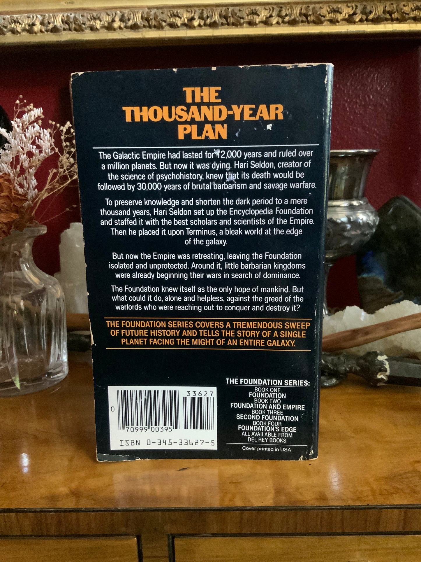 Foundation by Isaac Asimov - Paperback