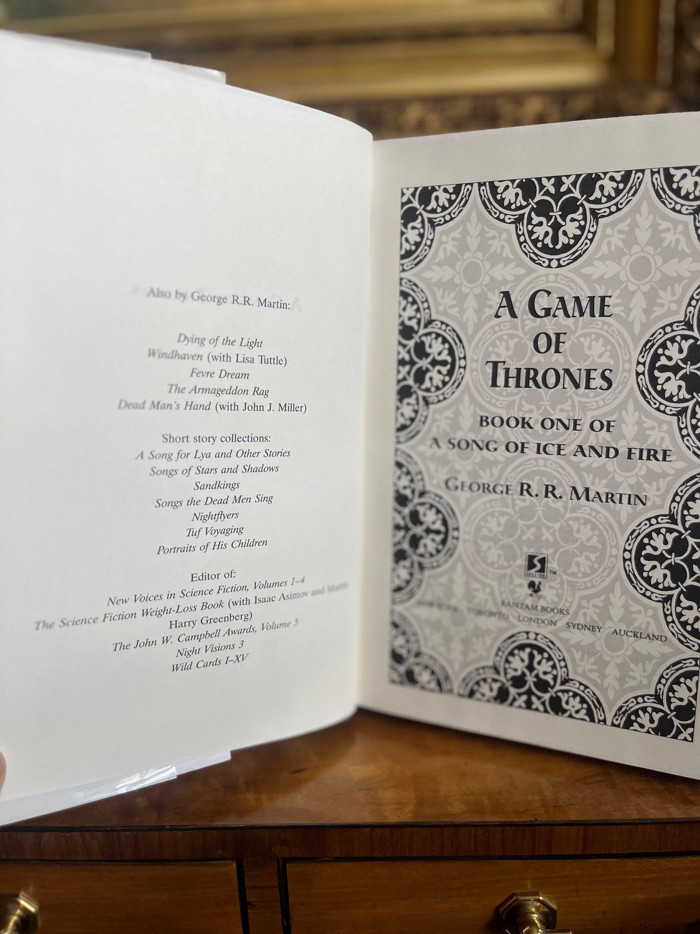 A Game of Thrones - George R.R. Martin - Book Club Edition